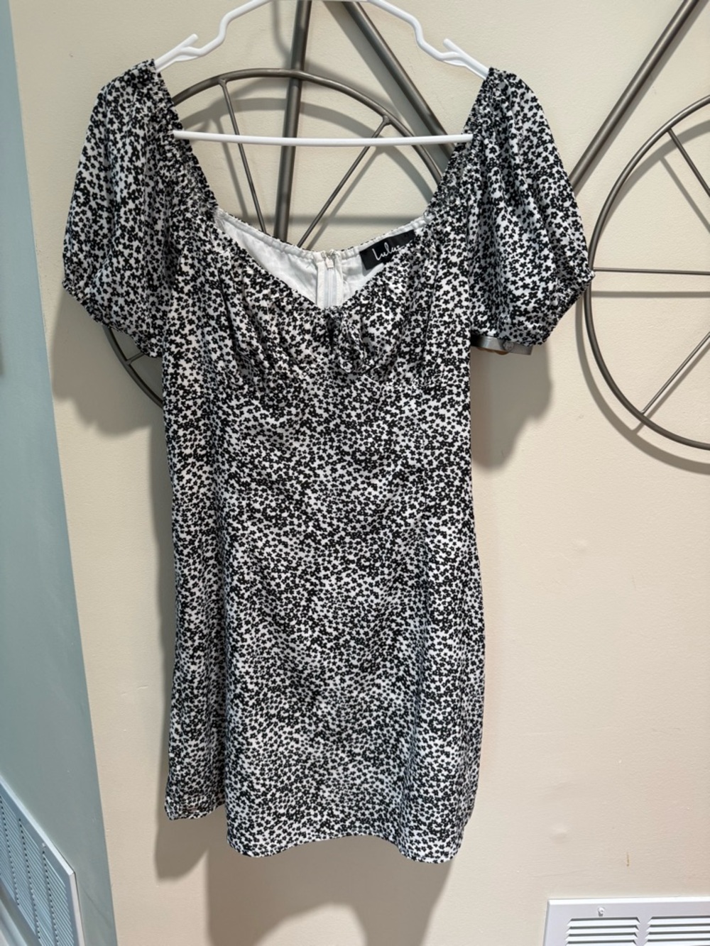 Lulu's Black & White Puff-Sleeve Floral Baby Doll Dress Size M Feminine